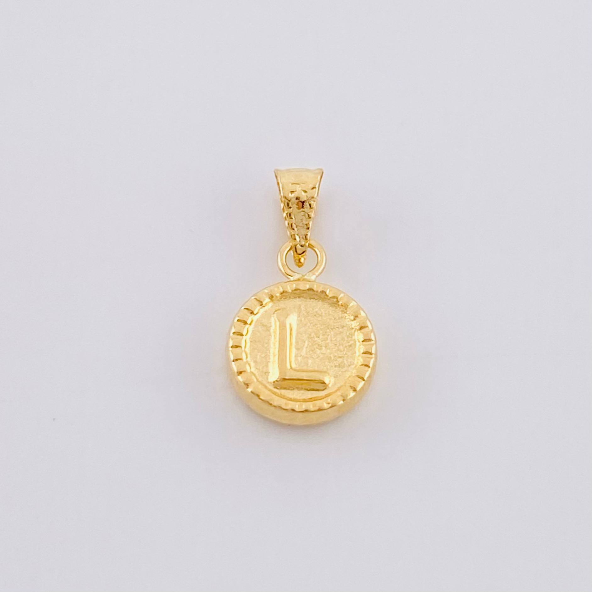 Dije Mate Letra L Bordeado 0.4g / 1/2 in Oro Amarillo 18K