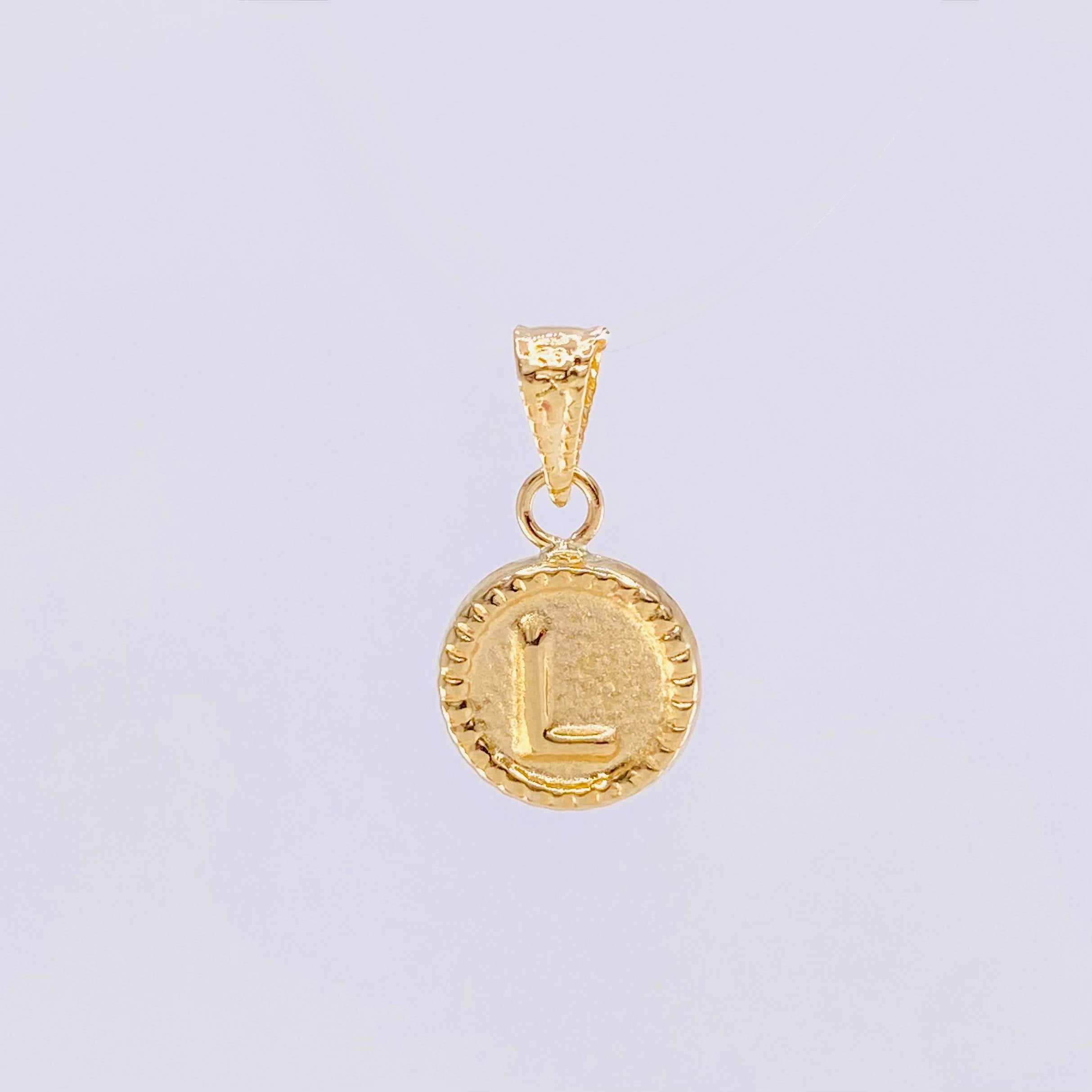 Dije Mate Letra L Bordeado 0.4g / 1/2 in Oro Amarillo 18K