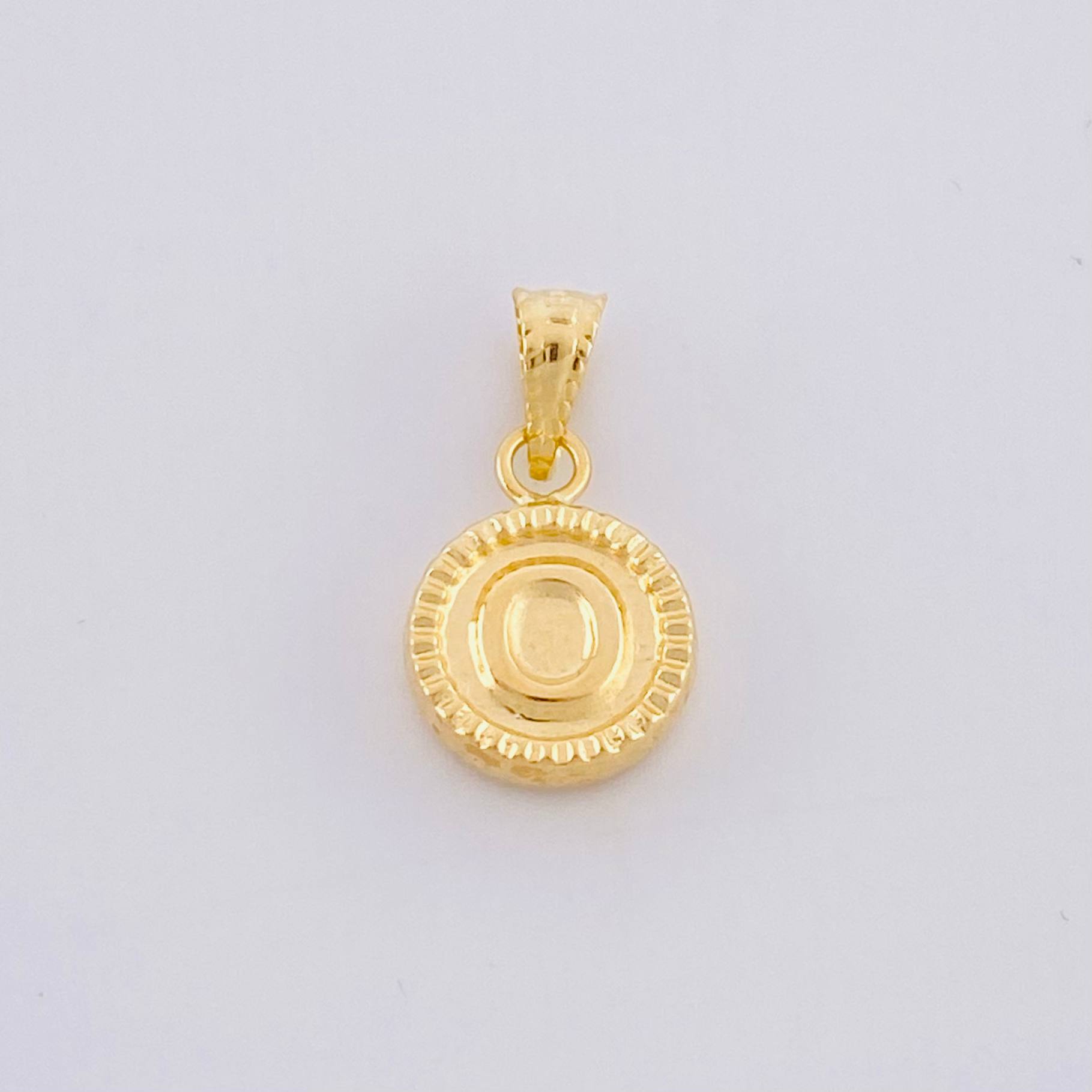 Pendant Matte Letter O Bordered 0.4g / 1/2 in Yellow Gold 18K