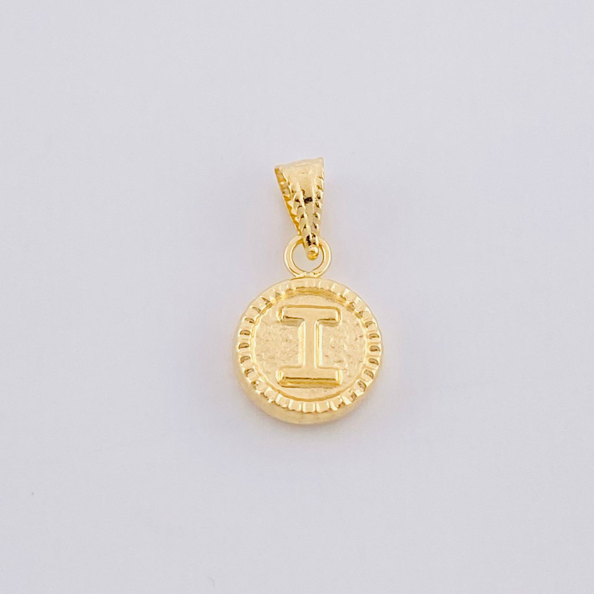 Dije Mate Letra I Bordeado 0.4g / 1/2 in Oro Amarillo 18K