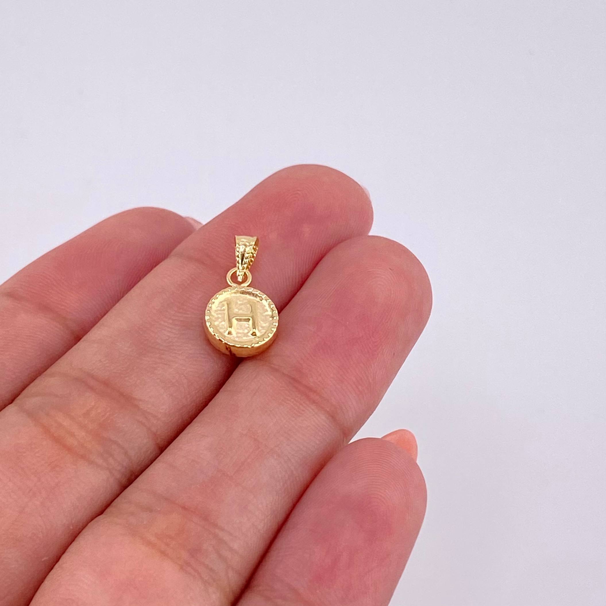 Dije Mate Letra H Bordeado 0.45g / 1/2 in Oro Amarillo 18K