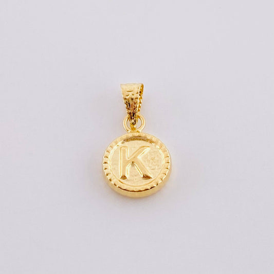Dije Mate Letra K Bordeado 0.4g / 1/2 in Oro Amarillo 18K