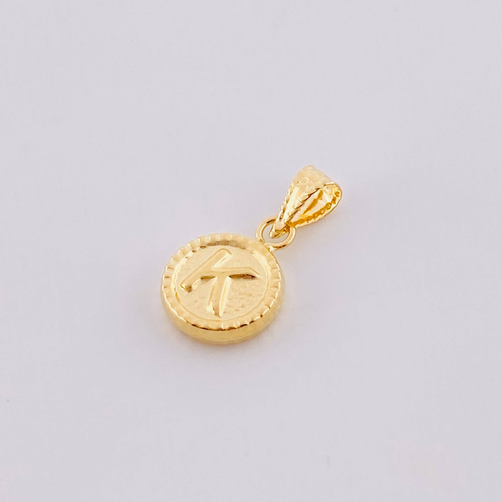 Pendant Matte Letter K Bordered 0.4g / 1/2 in 18K Yellow Gold