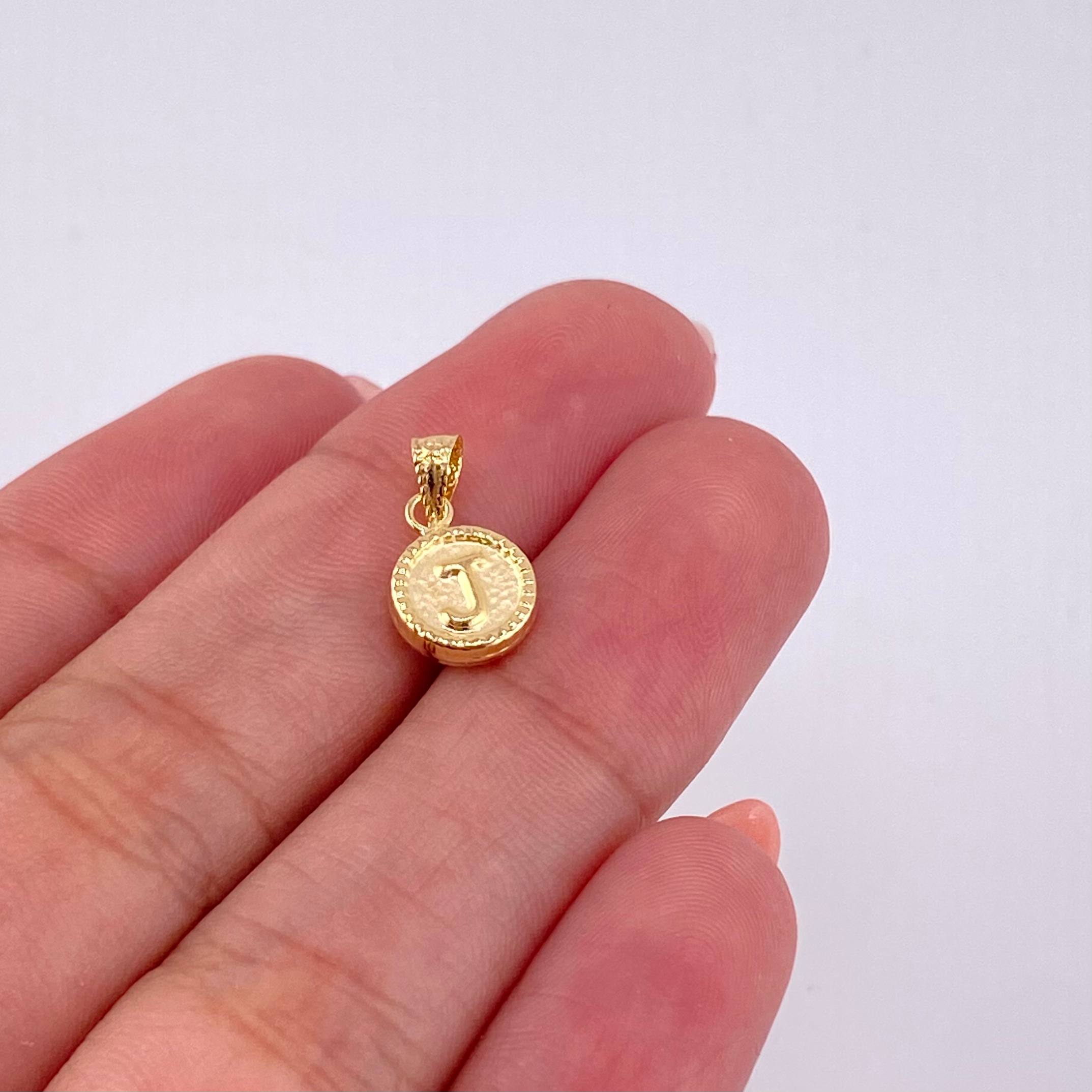 Dije Mate Letra J Bordeado 0.4g / 1/2 in Oro Amarillo 18K