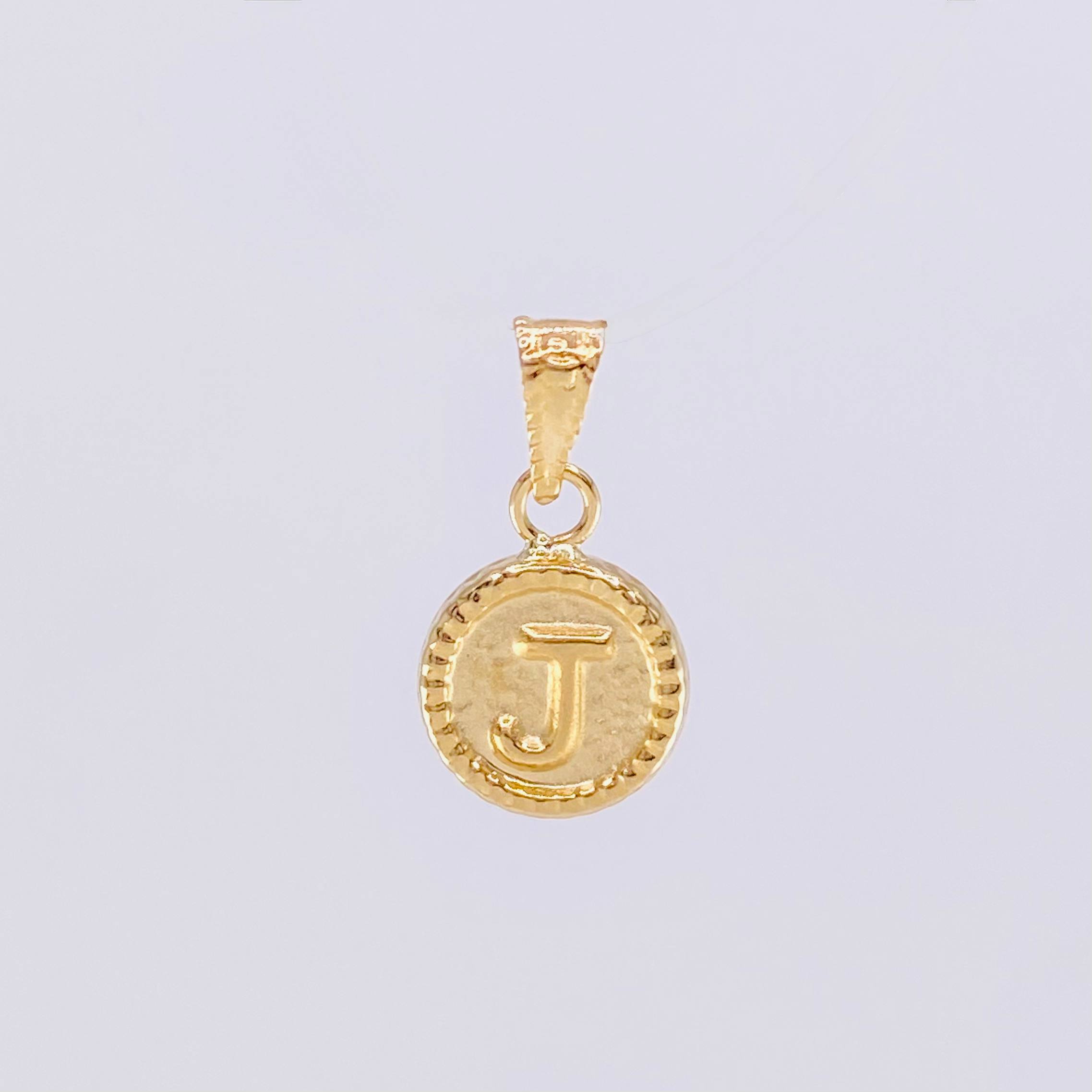 Dije Mate Letra J Bordeado 0.4g / 1/2 in Oro Amarillo 18K