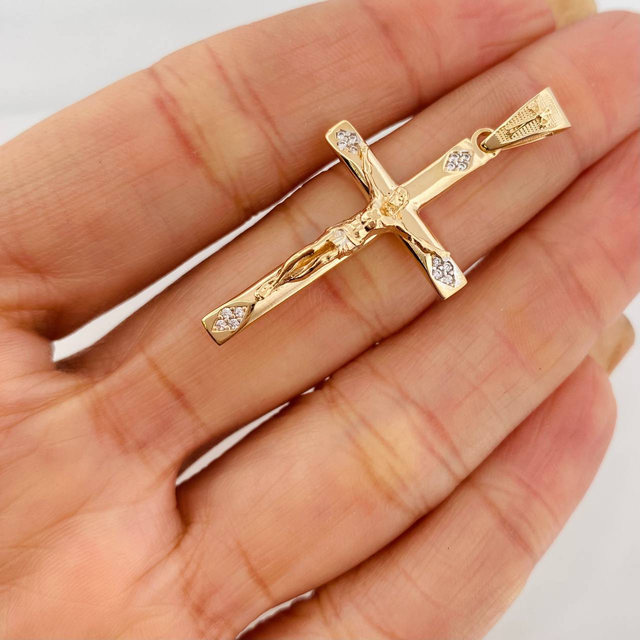 Dije Cruz 3.95g / 1 3/4 in Oro Amarillo 18K