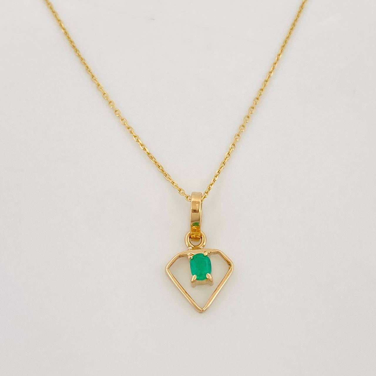 Set Cadena Aro Seguido + Dije Corazon Esmeralda 0.7pts / 1.35g / 20 in Oro Amarillo 18K