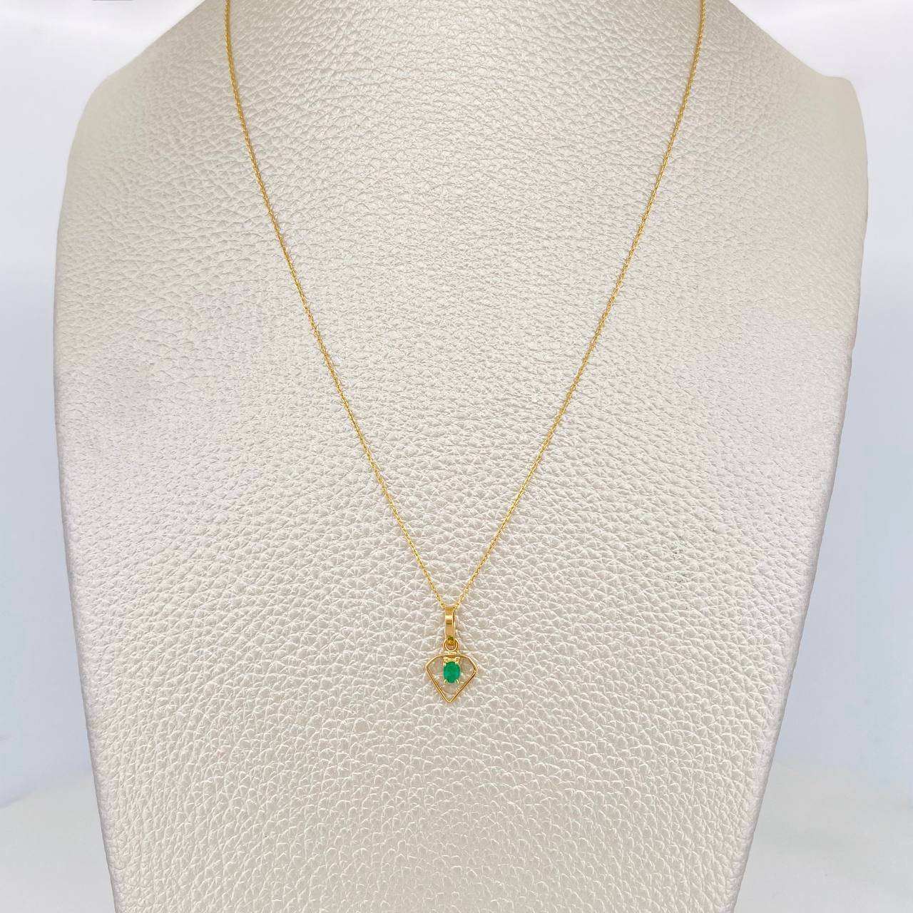 Set Cadena Aro Seguido + Dije Corazon Esmeralda 0.7pts / 1.35g / 20 in Oro Amarillo 18K