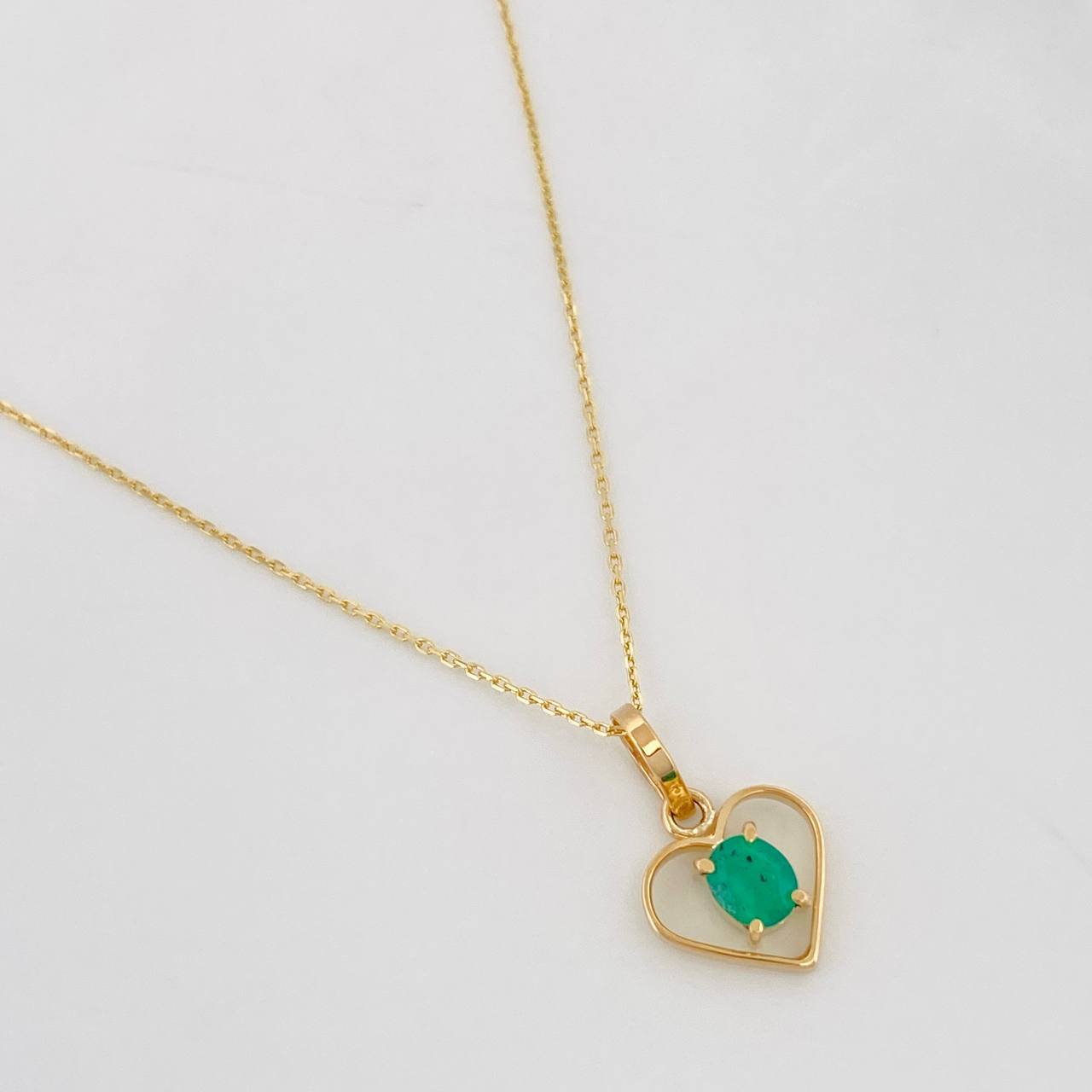Set Cadena Aro Seguido + Dije Corazon Esmeralda 0.6pts / 1.3g / 20 in Oro Amarillo 18K