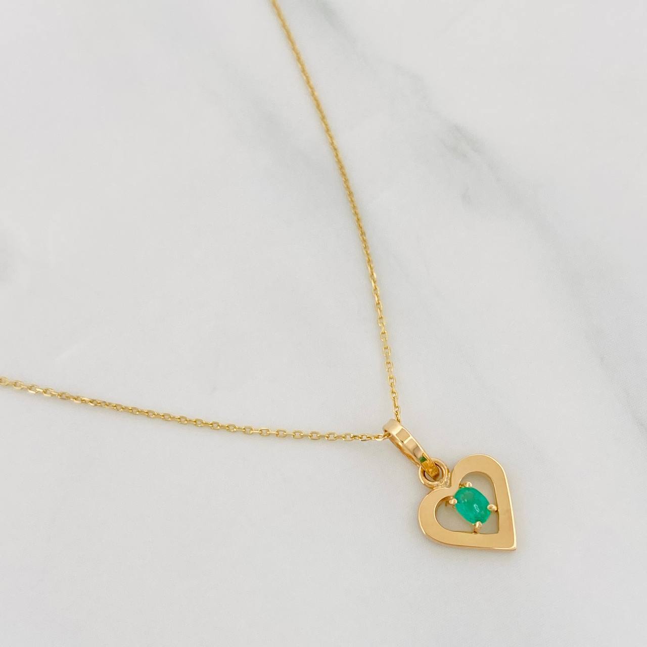 Set Cadena Aro Seguido + Dije Corazon Esmeralda 0.8pts / 1.4g / 20 in Oro Amarillo 18K