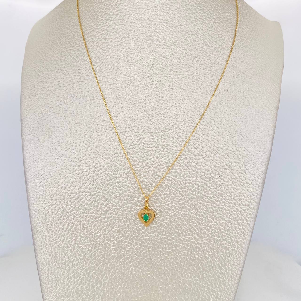 Set Cadena Aro Seguido + Dije Corazon Esmeralda 0.8pts / 1.4g / 20 in Oro Amarillo 18K