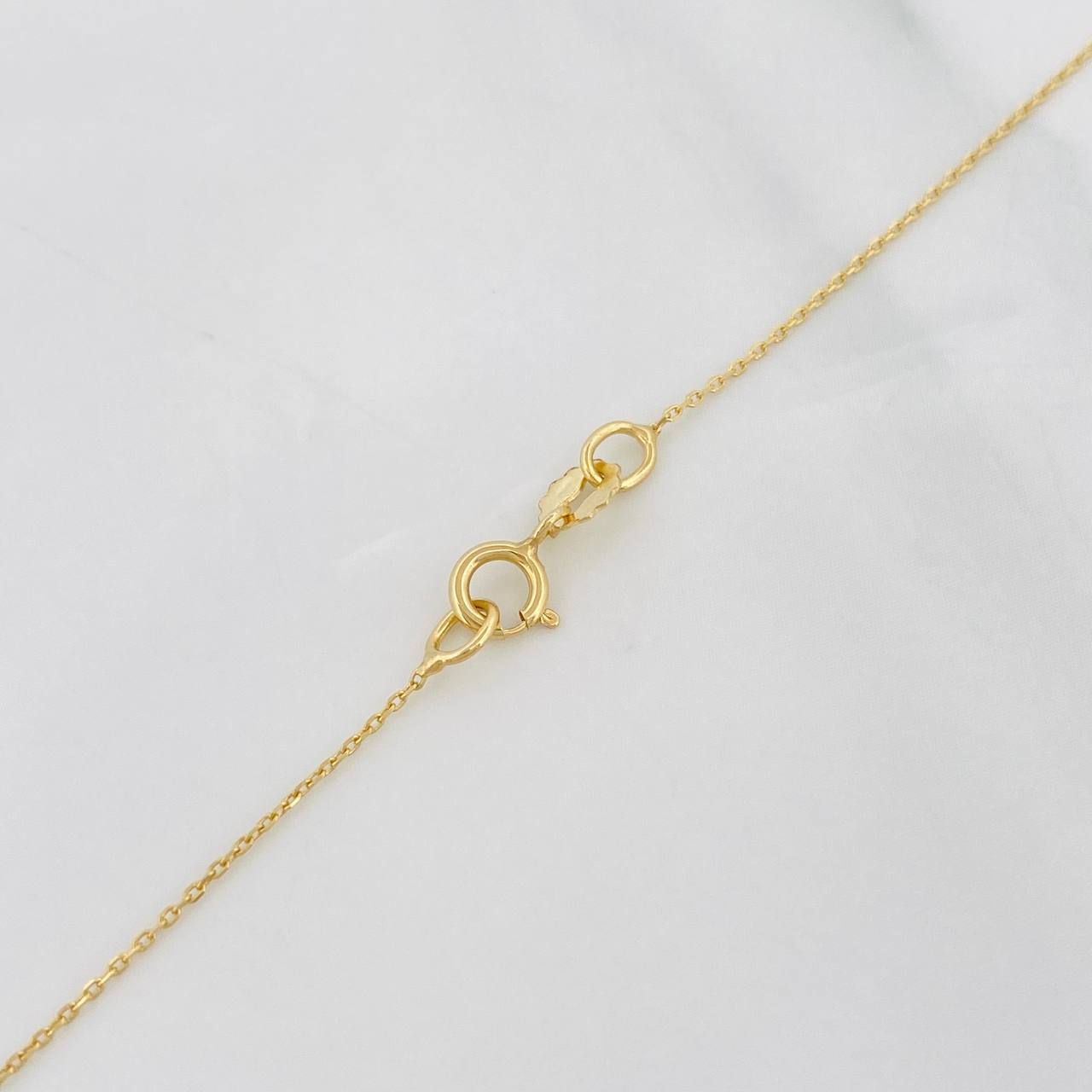 Set Cadena Aro Seguido + Dije Corazon Flechado Esmeralda 0.5pts / 1.35g / 20 in Oro Amarillo 18K