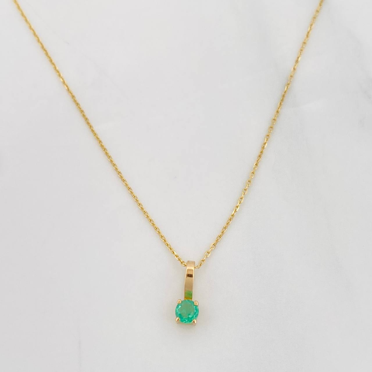 Classic Link Chain Set + Emerald Circle Pendant 0.7pts / 1.1g / 20 in Yellow Gold 18K