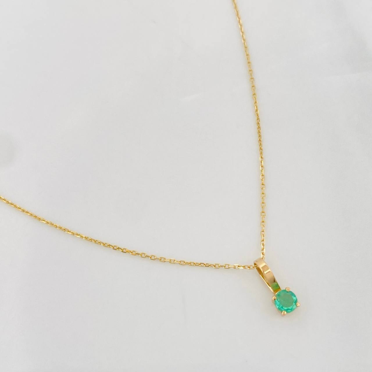 Classic Link Chain Set + Emerald Circle Pendant 0.7pts / 1.1g / 20 in Yellow Gold 18K