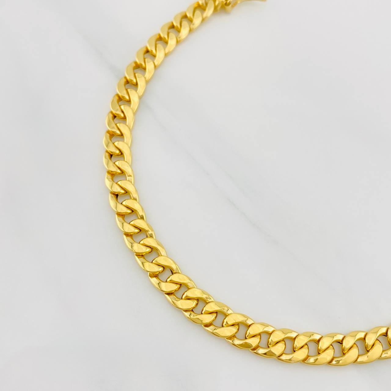 Cuban Links Bracelet 5.3g / 8 1/4 in / 5.78mm Yellow Gold 18K