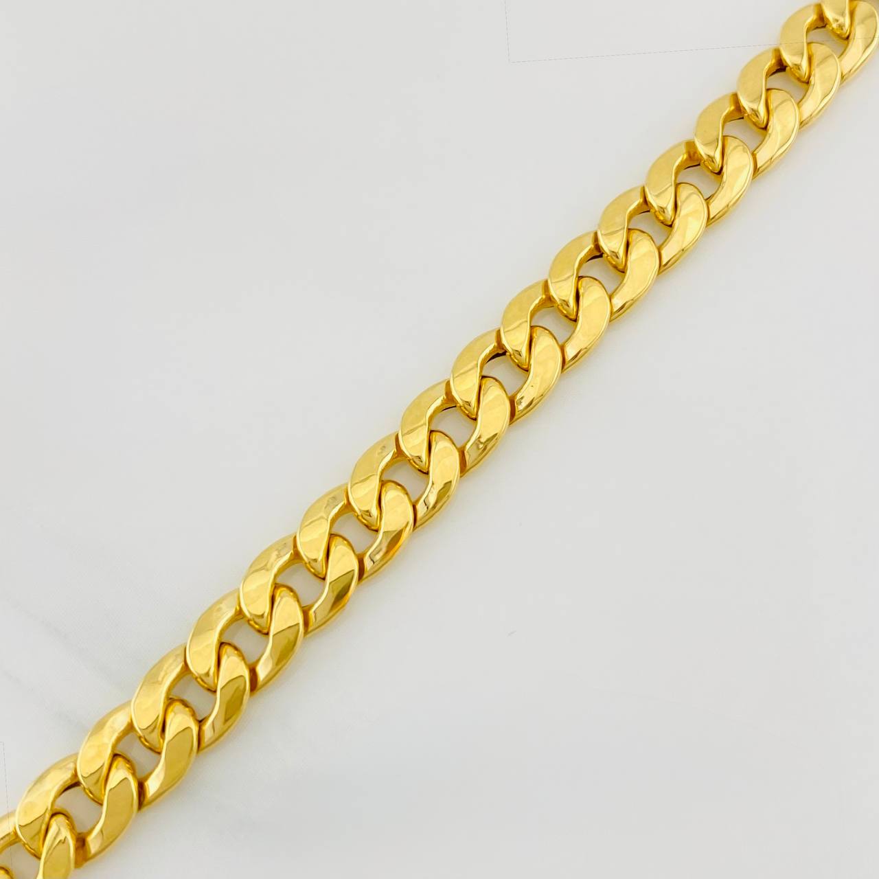 Cuban Links Bracelet 5.3g / 8 1/4 in / 5.78mm Yellow Gold 18K