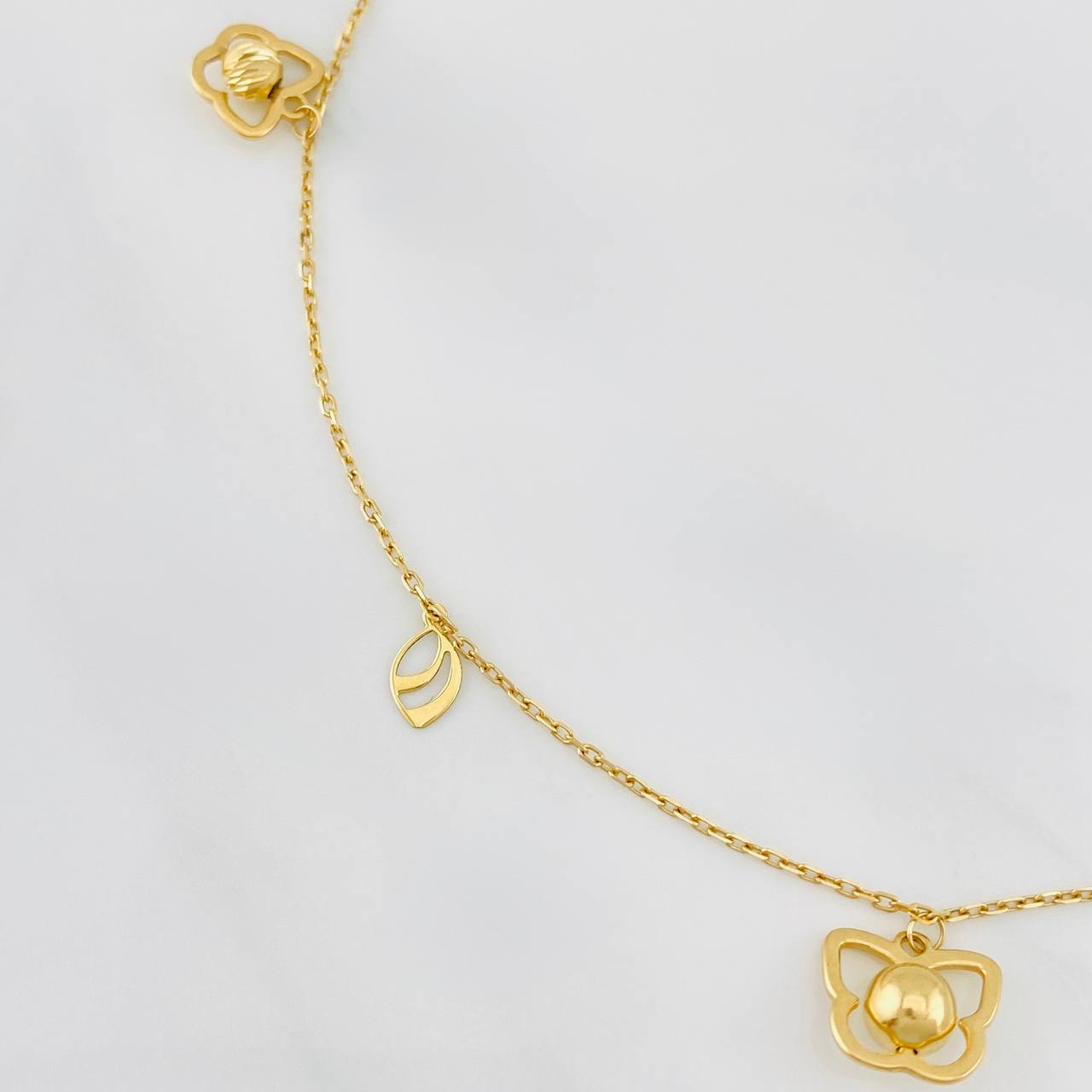 Tobillera Aro Seguido Figuras 2.65g / 9 3/4 in / 1mm Oro Amarillo 18K