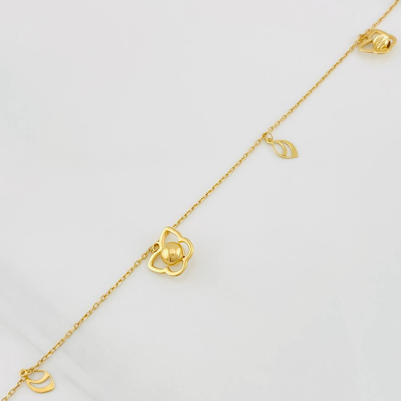 Tobillera Aro Seguido Figuras 2.65g / 9 3/4 in / 1mm Oro Amarillo 18K
