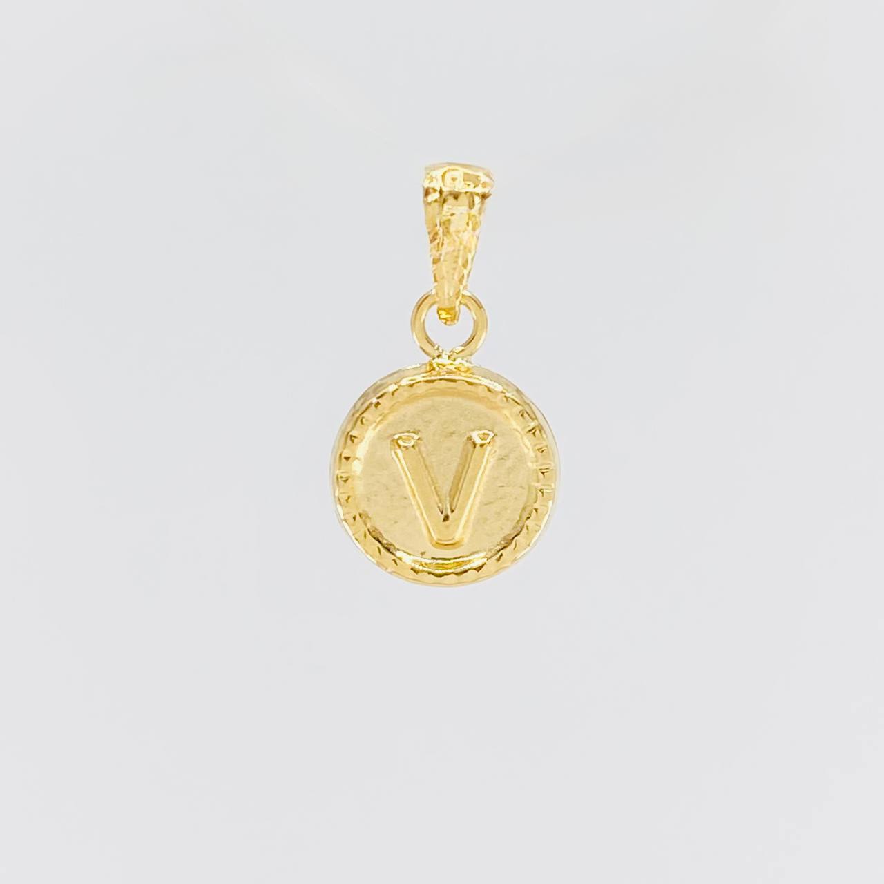 Pendant Matte Letter V Bordered 0.4g / 1/2 in Yellow Gold 18K