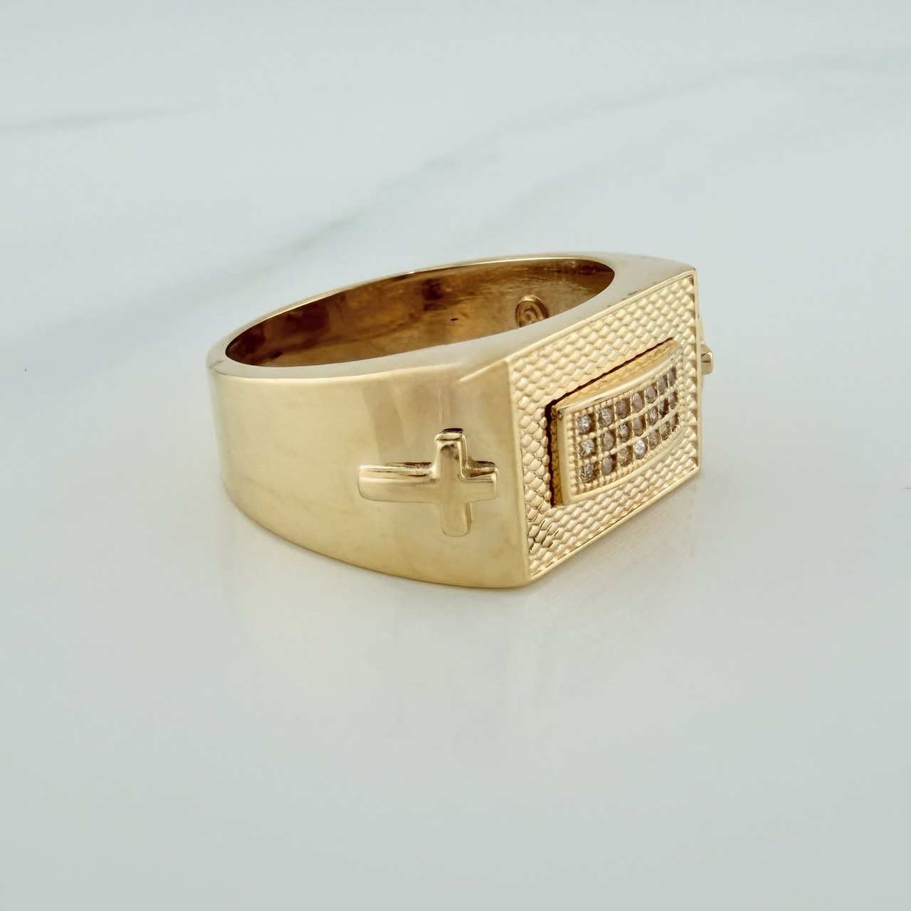 Anillo Rectangulo Cruces 9.6gr /  T10 3/4 / Oro Amarillo 18K $