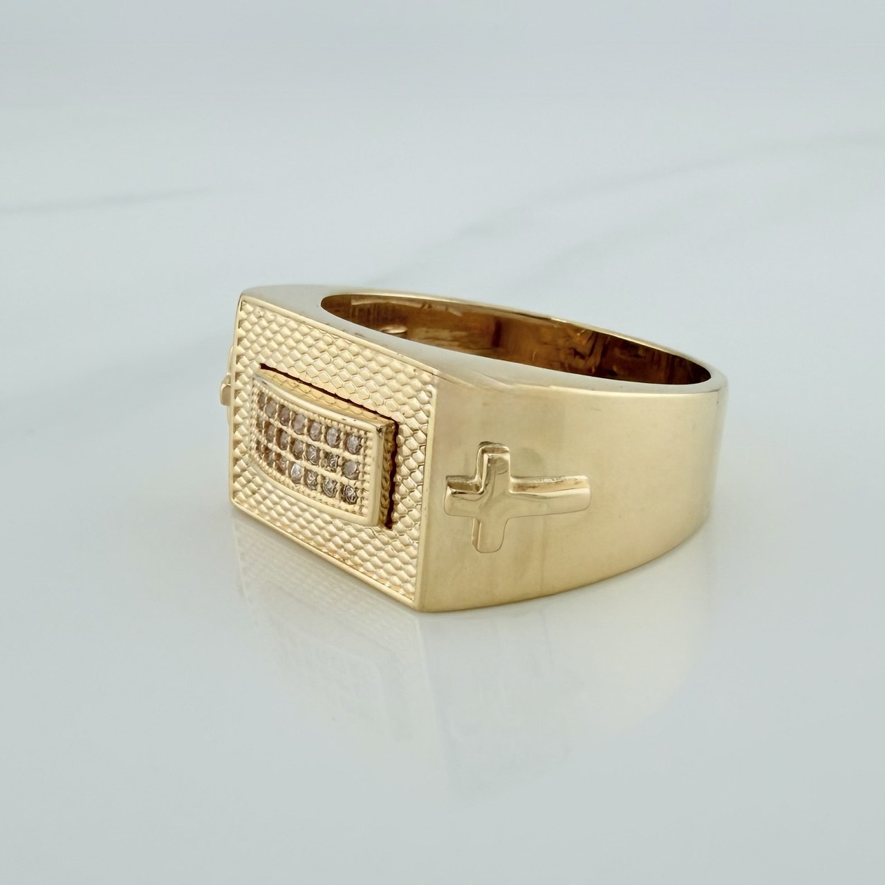 Anillo Rectangulo Cruces 9.6gr /  T10 3/4 / Oro Amarillo 18K $