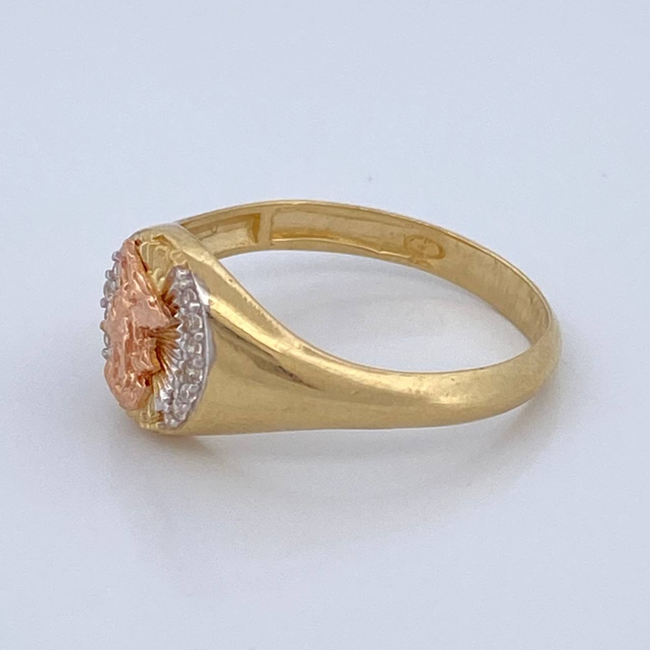 Anillo San Miguel 4.55gr / T10 1/2 / Tres Oros 18K %