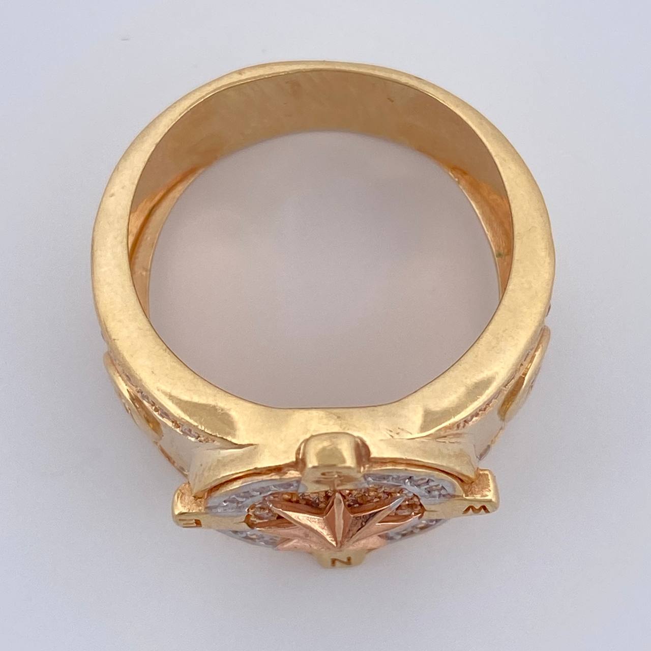 Anillo Estrella Cardinal 10.35gr / T10 1/4 / Tres Oros 18K %