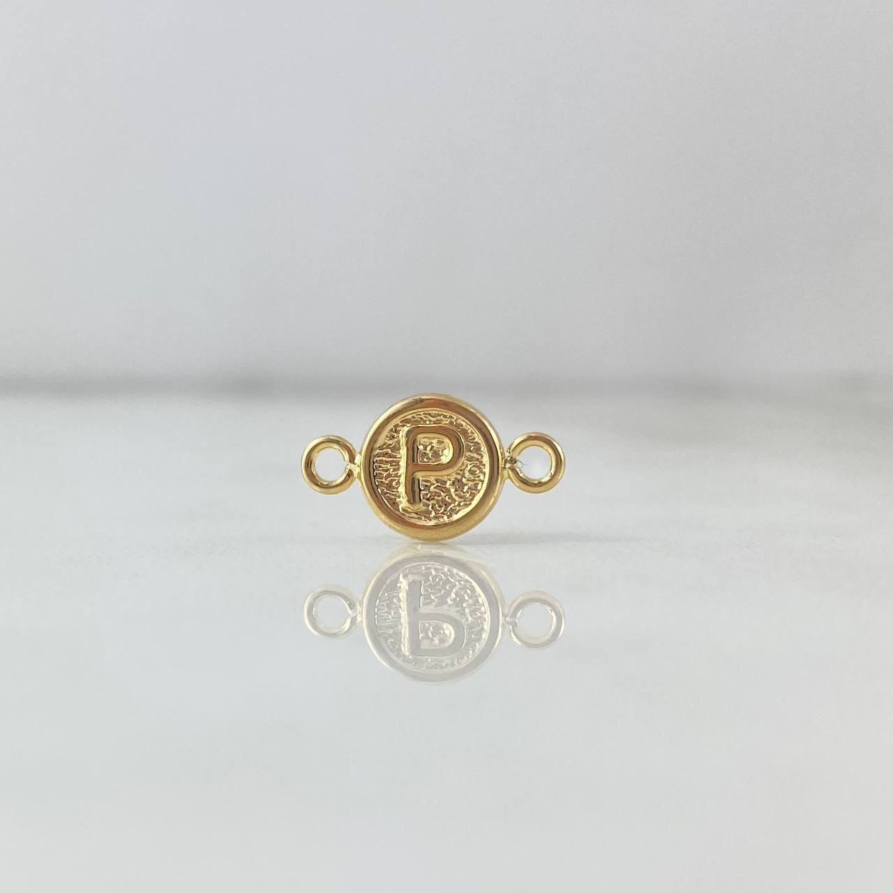Charm Letter P 0.4gr / 1.5cm / Textured Circular Yellow Gold ©