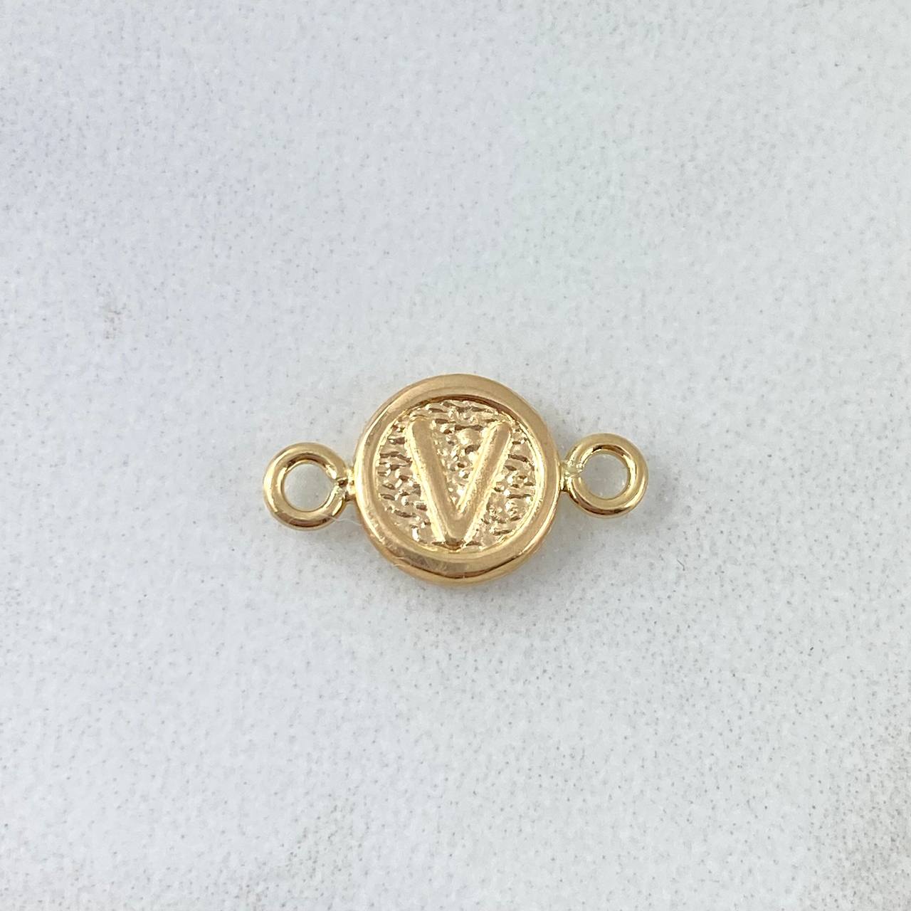 Charm Letter V 0.35gr / 0.5in / 18K Gold