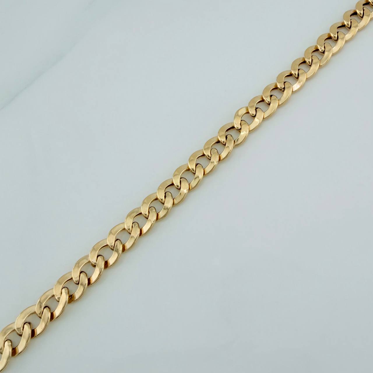 Pulso Cubano 3.9gr / 8 in / 4.9mm Oro Amarillo +1 18K $