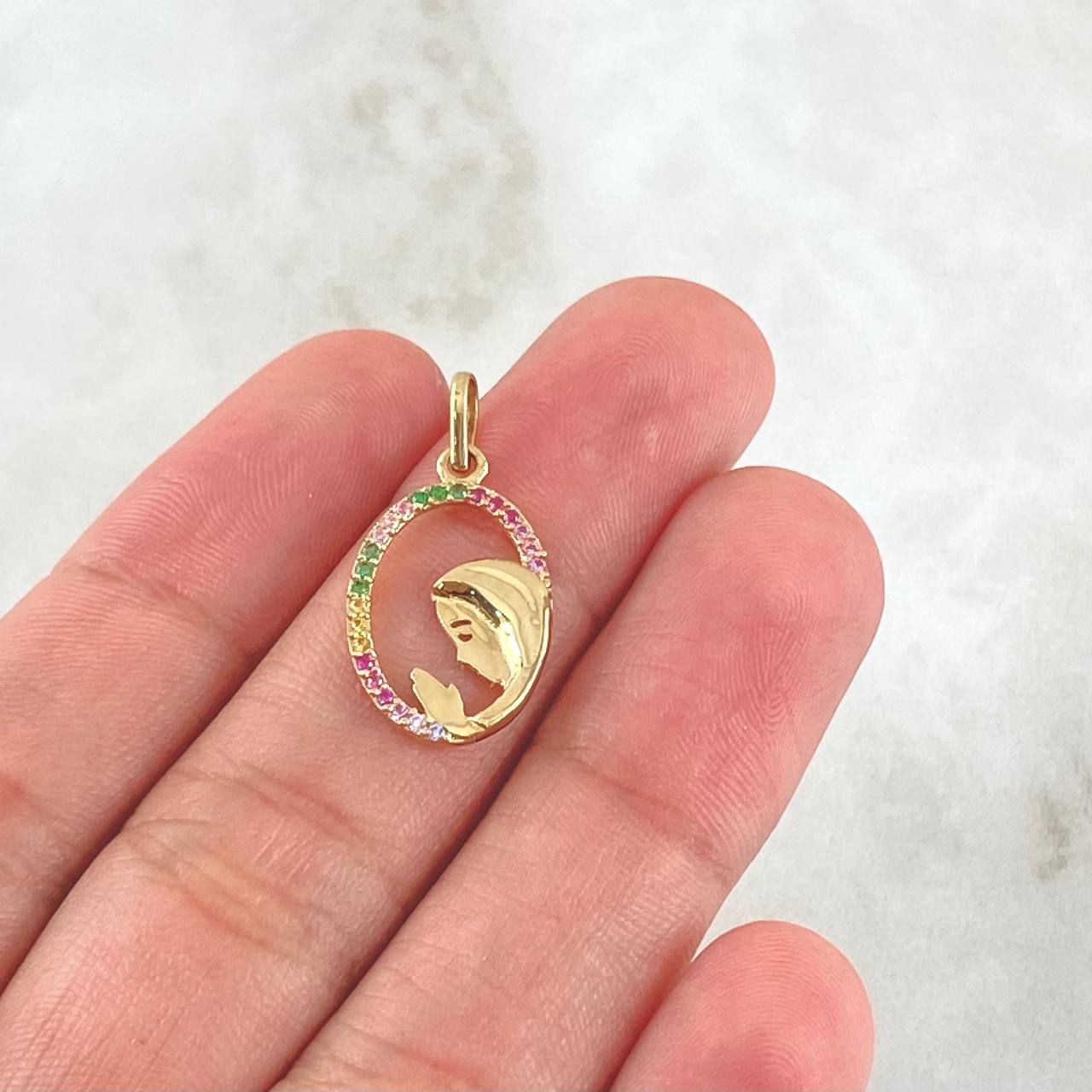 Dije Virgen Maria Circulo Floreado 1gr / 2.2cm / Circones Multicolor Oro Amarillo 18K *