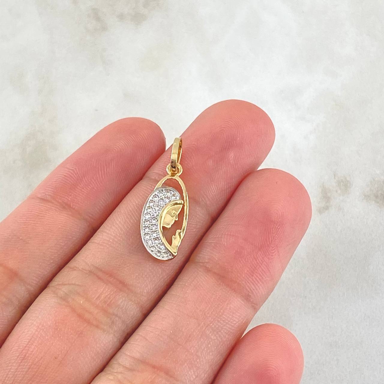 Dije Virgen Maria 1.2gr / 2.2cm / Silueta Ovalo Dos Oros Amarillo Blanco 18K *
