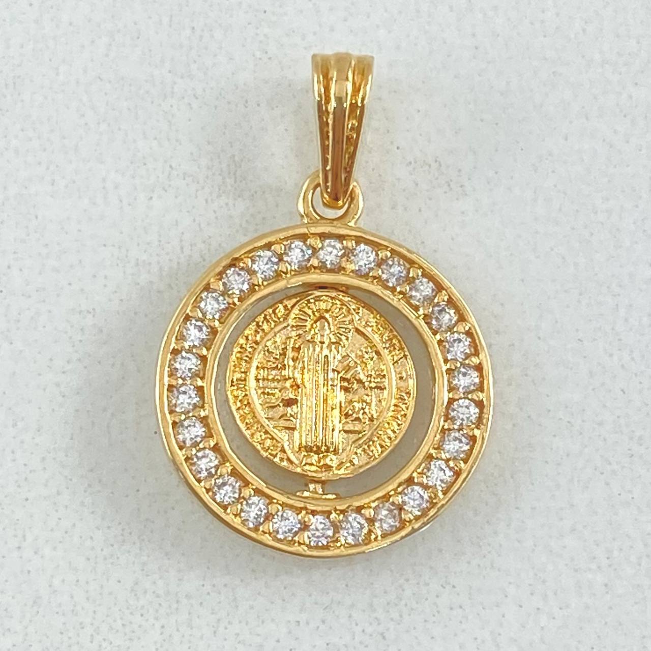 Dije San Benito Circulo Movil 2gr / 2.2cm / Circones Blancos Oro Amarillo 18K *