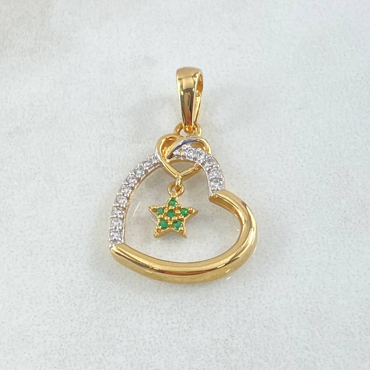 Dije Silueta Corazón Estrella Colgante 2.4gr / 2.7cm / Circones Blancos Verdes Dos Oros Amarillo Blanco 18K *