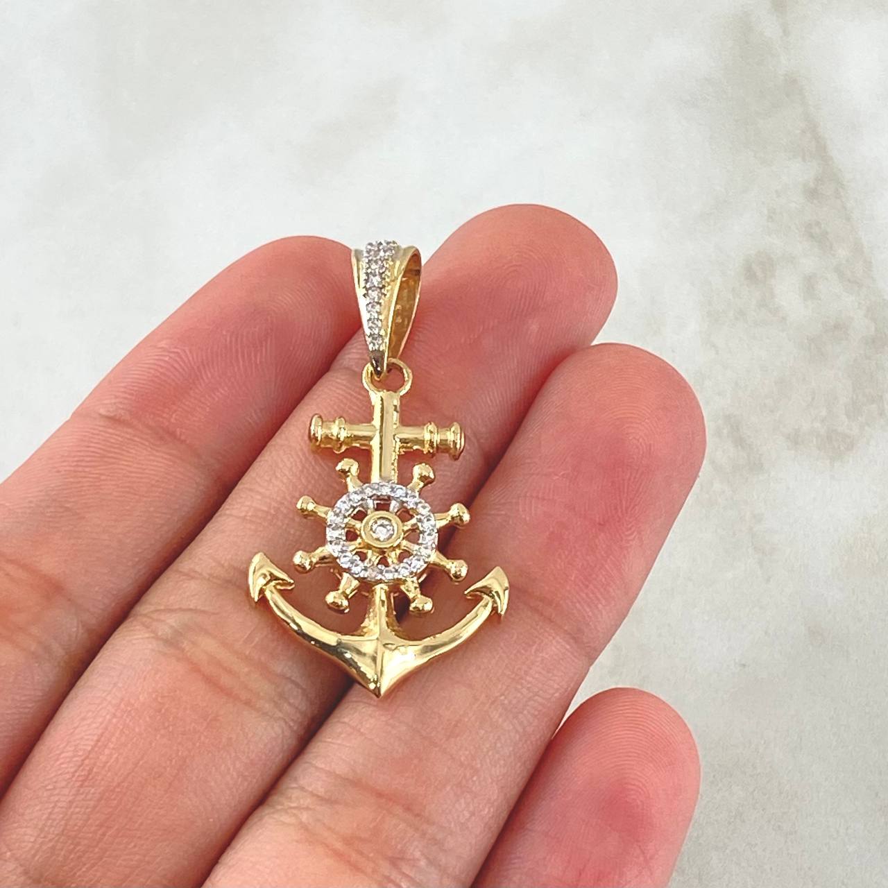 Pendant Anchor Helm 4.2gr / 3.6cm (1.4in) / White Zircons 18K Yellow Gold *