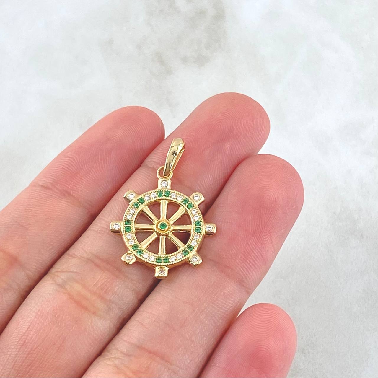 Pendant Ship's Wheel 2.15gr / 2.6cm (1.0in) / White and Green Zircons Yellow Gold 18K *
