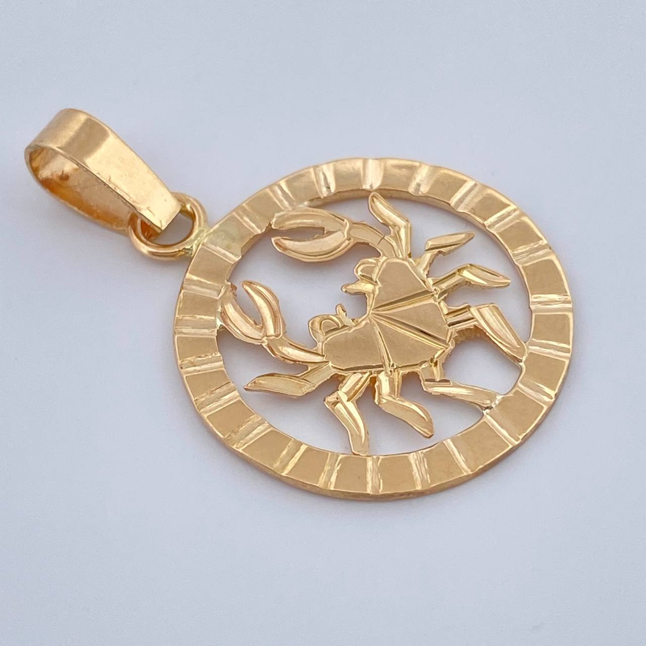 Crab Pendant 2gr / 1 1/4 in / Yellow Gold 18K %
