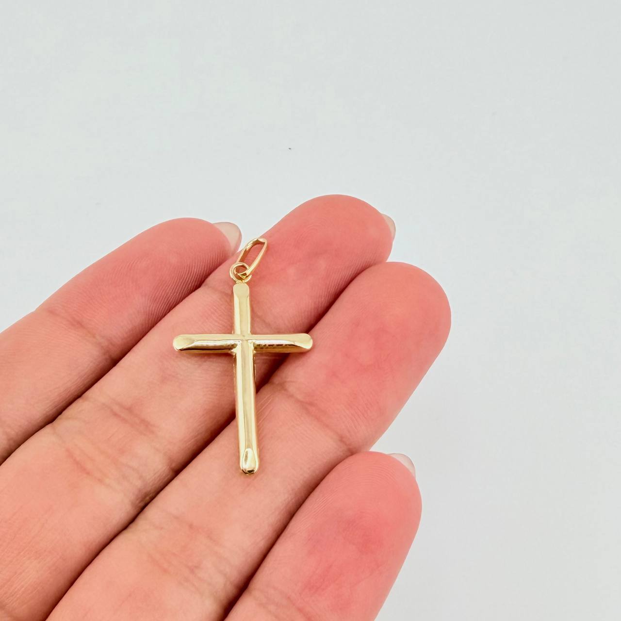 Dije Cruz Puntas Planas 0.85gr / 1 1/2 in / Oro Amarillo 18K