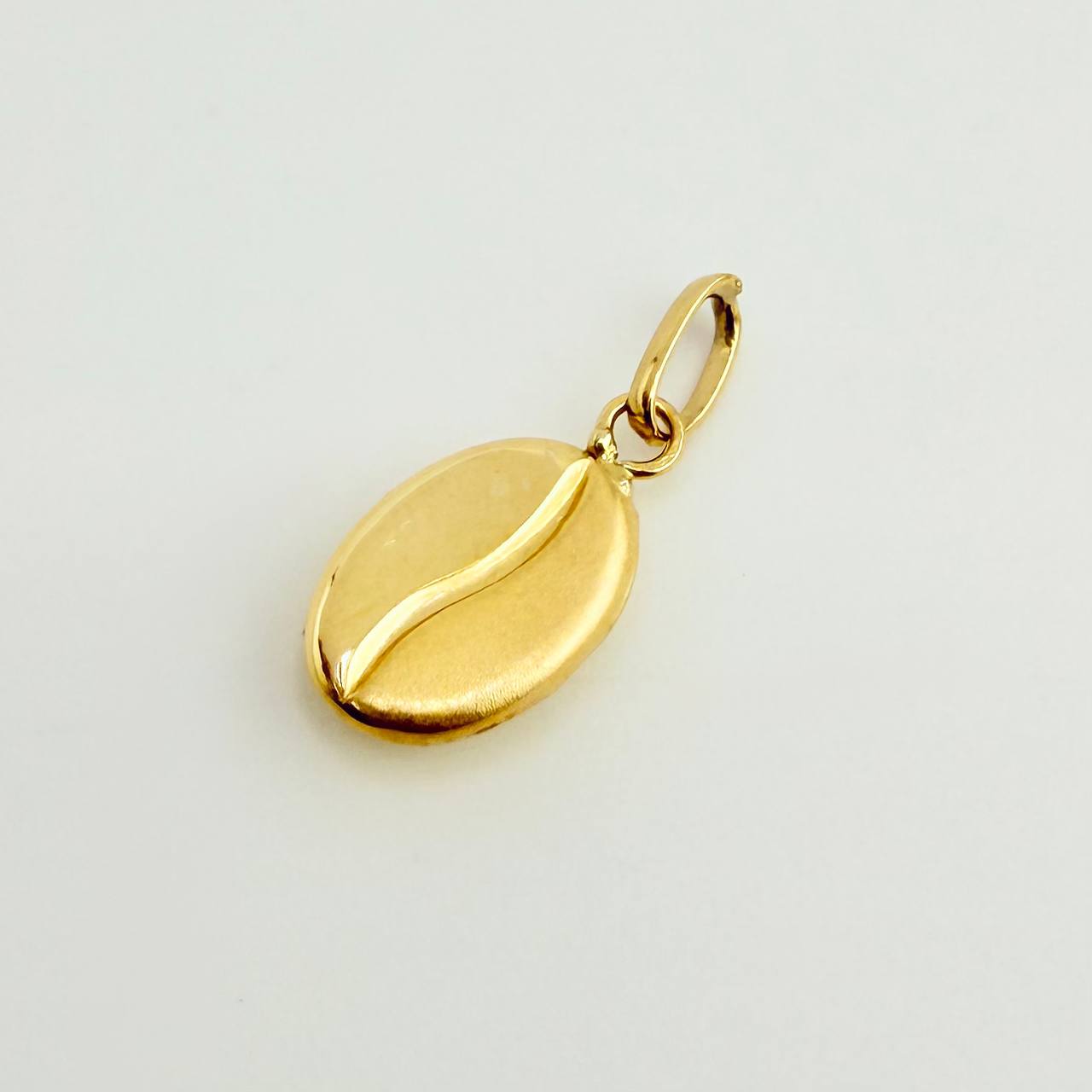 Dije Grano Café 0.45gr / 1/2 in / Oro Amarillo 18K ©