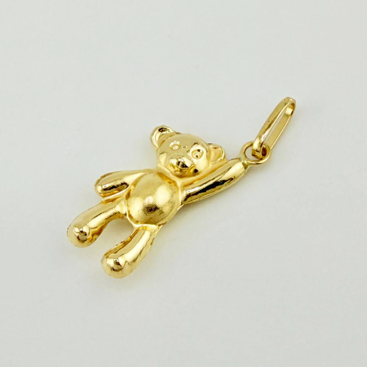 Dije Oso mano arriba 0.35g / 3/4 in Oro Amarillo 18K
