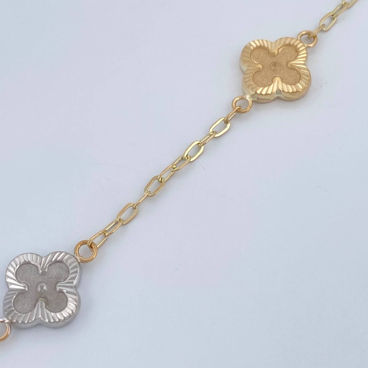 Pulso Trebol Aro Seguido 3.1gr / 7 1/4 in / 2mm Tres Oros 18K &