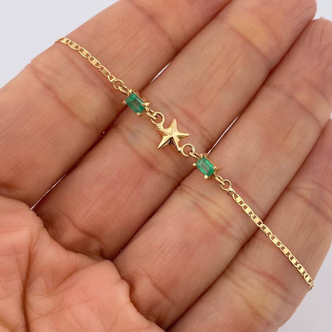 Pulso Escalera Plana Estrella Esmeralda 1.3gr / 7 in / 1.25mm Oro Amarillo 18K %