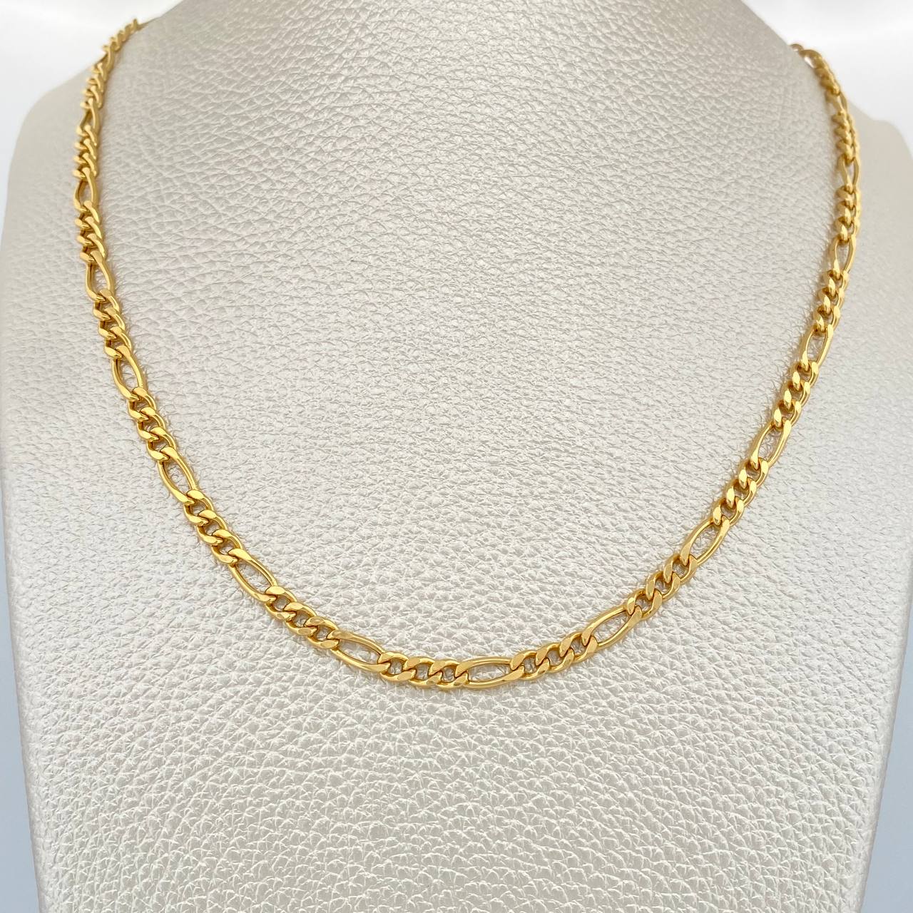 Cadena Figaro 10.35gr / 23 1/2 in / 3.7mm Oro Amarillo +1 18K %