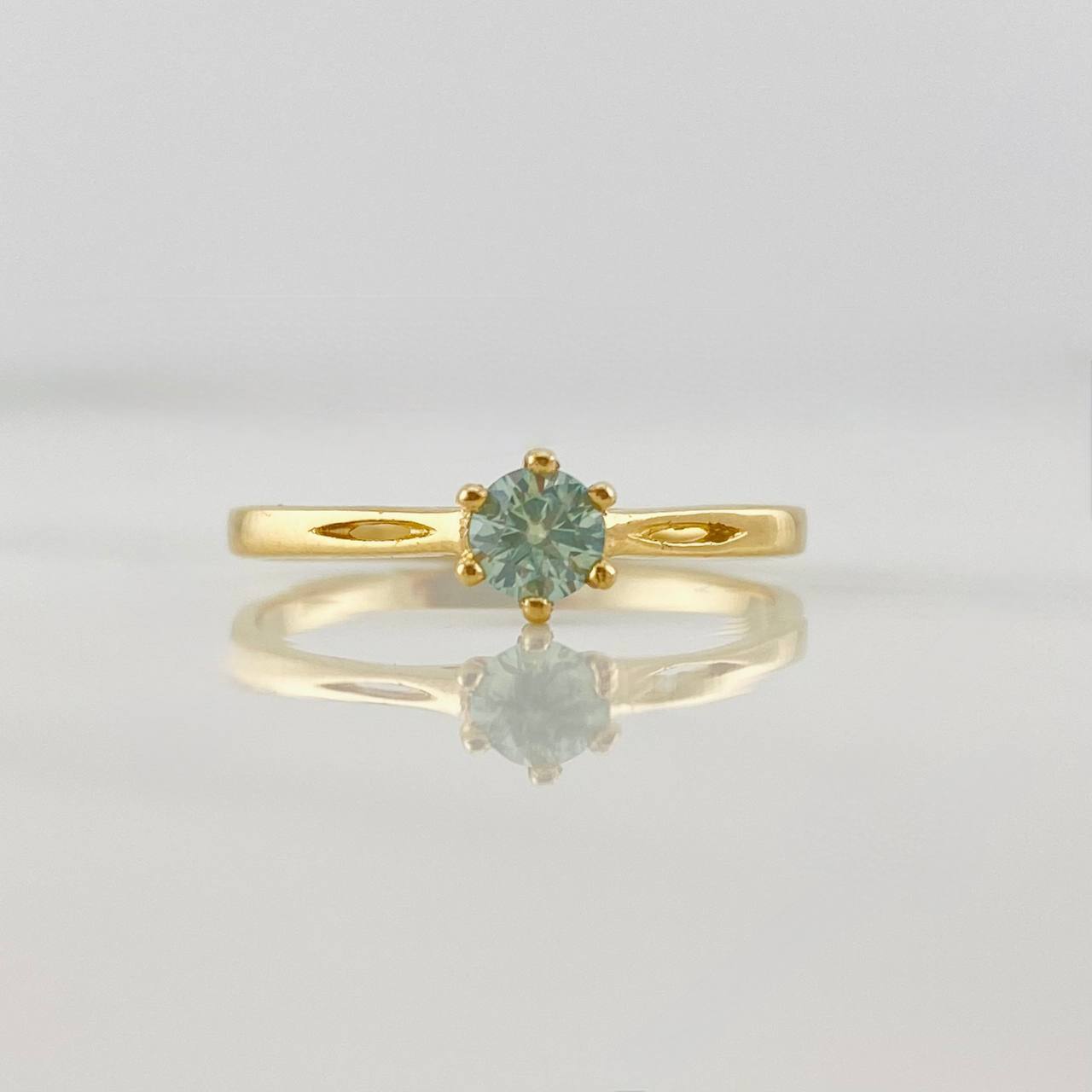 Anillo Solitario Moisanita 0.20 pts 1.75g / T7 1/2 Oro Amarillo 18K
