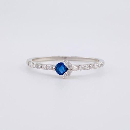 Channel Ring with Central Leaf Design, Diamonds 13pts, Sapphire 13pts, 1.35g / Size 7, 18K White Gold