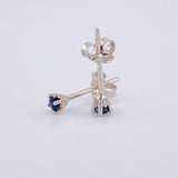 Topos Cuatro Garras Zafiros 12pts 0.7g / in / 2.7mm Oro Blanco 18K