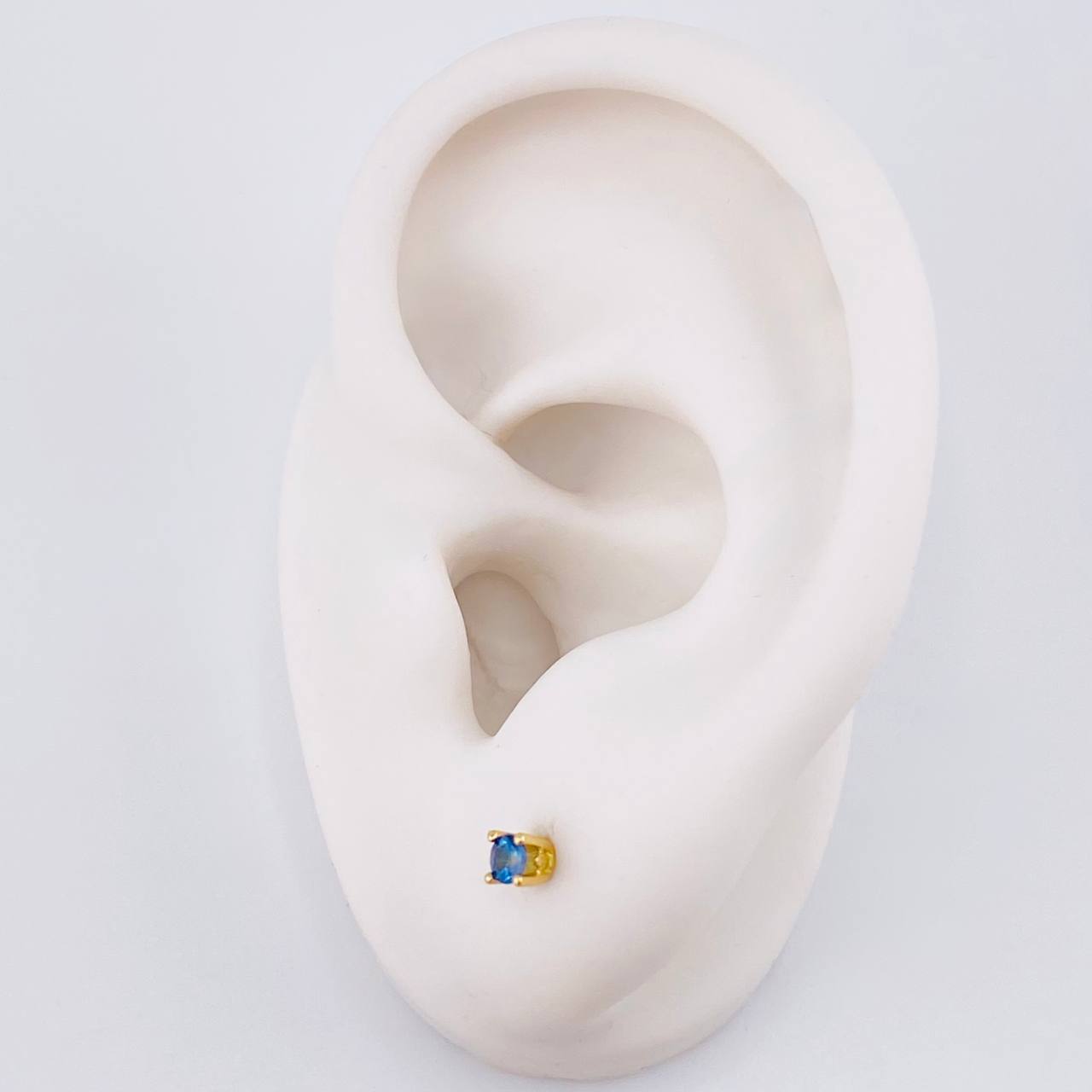 Topos Cuatro Garras Zafiros 28pts 0.8g / in / 2.9mm Oro Amarillo 18K