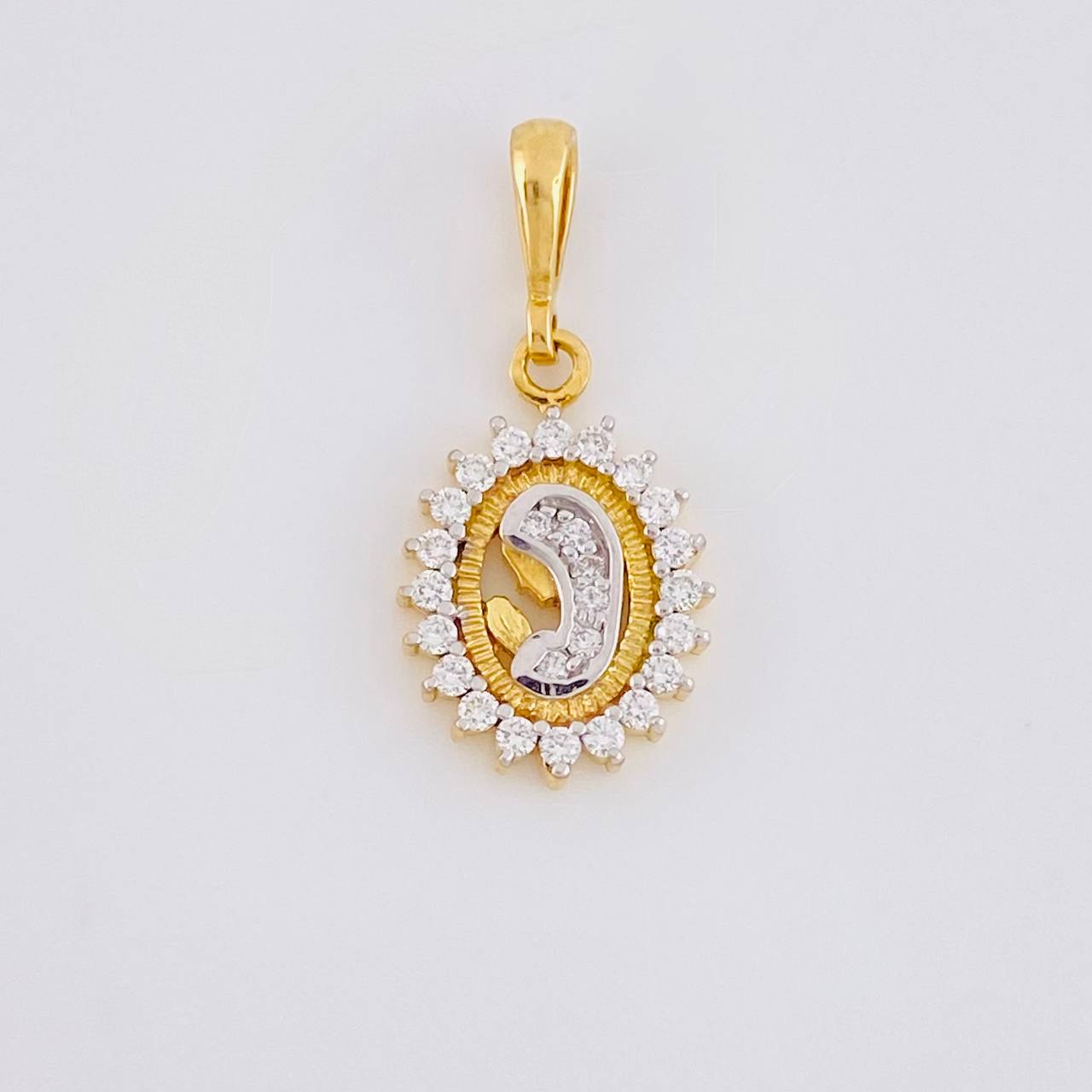 Dije Virgen Maria Diamantes 19pts 1.25g / 3/4 in Oro Amarillo 18K
