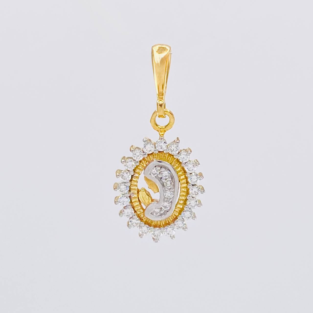 Dije Virgen Maria Diamantes 19pts 1.25g / 3/4 in Oro Amarillo 18K