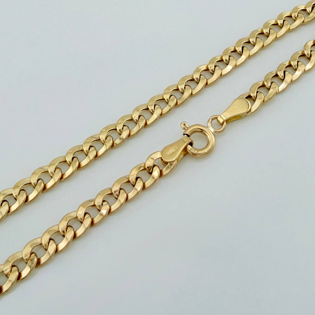 Cadena Cubana 7.75gr / 24 1/4 in / 4mm Oro Amarillo +1 18K $